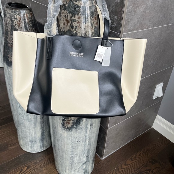 Brand new with tags large 12 x 19“ Kenneth Cole, black cream, tote bag, faux - Picture 9 of 12